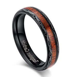 Bague en carbure de tungstène pour hommes avec incrustation bois et gravure de vigne