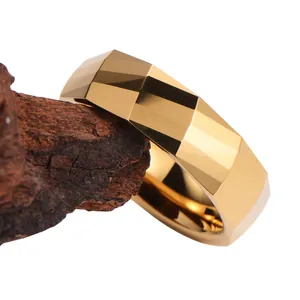 Anello in Acciaio al Tungsteno Sfaccettato Placcato Oro 18K 8mm Taglio Geometrico Irregolare per Uomo Donna Gioielli