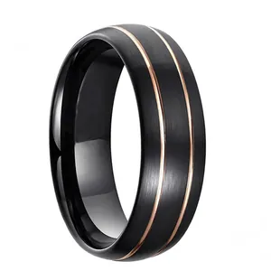 Anillo minimalista de tungsteno negro con dos franjas de oro rosa y acabado cepillado