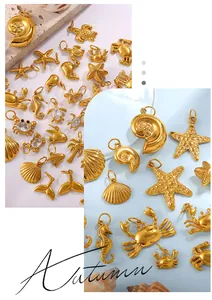 Detailansicht goldener Edelstahl-Meeresanhänger mit Seesternen und Muscheln für DIY-Schmuck