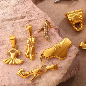 Ciondoli moda in acciaio inossidabile placcato oro 18K per gioielli fai-da-te a tema scarpe