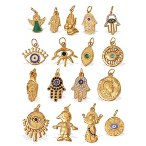 Set di ciondoli vintage placcati oro 18 carati con Mano di Fatima e Malocchio in griglia
