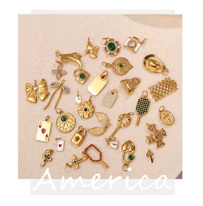Pendenti in acciaio inossidabile placcato oro 18K con strass e smalto in vista piana