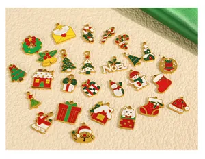 Detailset von Weihnachtsanhängern aus Legierung mit Schneemann, Hirsch und Bäumen