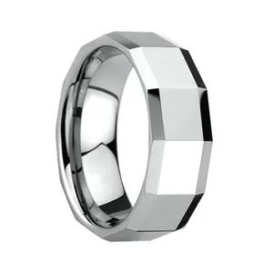 Polierter Wolframstahlring mit geometrischem Facettenschliff für Damen und Herren