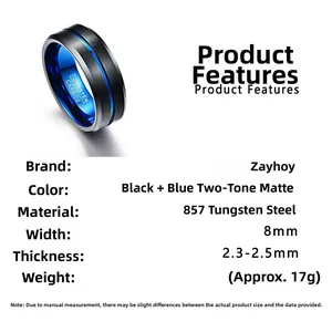 Détail d'une bague en carbure de tungstène 8mm avec extérieur noir mat et bande bleue