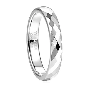 Polierter Wolframkarbid-Ring mit facettierter geometrischer Oberfläche für Paare