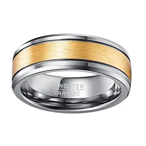 Bague en carbure de tungstène bicolore avec centre brossé doré et bords polis