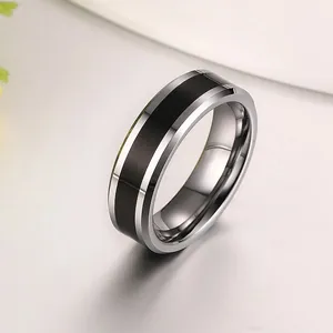 Bague pour homme 6mm en acier tungstène avec centre noir et bords argentés polis