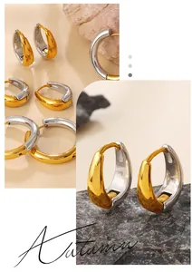 Détails de boucles d'oreilles créoles bicolores or et argent en plusieurs dimensions