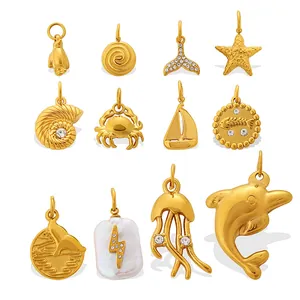 Set di ciondoli marini placcati in oro 18K con stelle marine, delfini e perle marine