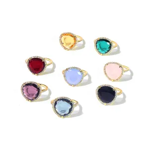 Bague Vintage en Cuivre Plaqué Or Avec Zircone Cubique Triangle Pour Femme Bague de Luxe Avec Cristal Coloré Bijoux de Doigt Cadeau