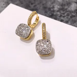 Boucles d'oreilles créoles carrées en or et argent avec serti pavé de diamants brillants