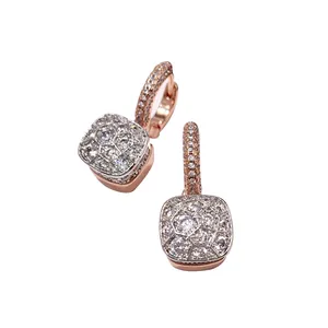 Boucles d'oreilles carrées en or rose avec pavé de diamants motif alvéolé