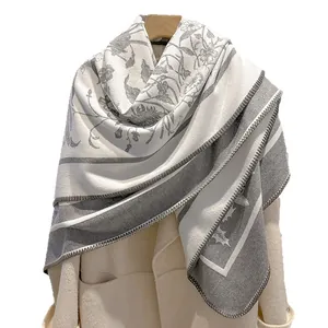 Elegante scialle vintage floreale da donna, spesso e caldo, toni crema e grigio