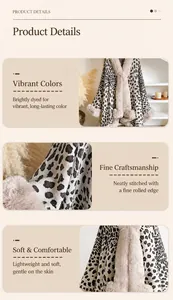 Detalle del punto jacquard de leopardo y ribete de piel sintética beige en el poncho