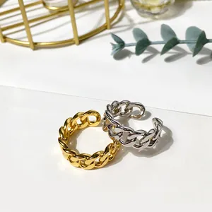 Detail of adjustable Cuban chain open rings in polished gold and silver finishes