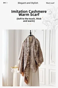 Detailansicht des dicken Pashmina-Schals mit Paisley-Jacquard-Muster und weicher Textur
