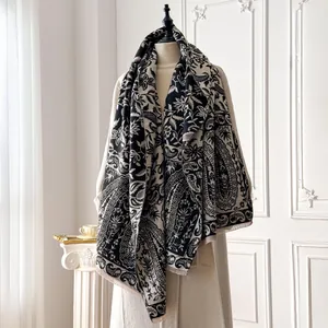 Dicker schwarz-weißer Kaschmir-Schal mit Paisley-Muster und Quasten für den Winter