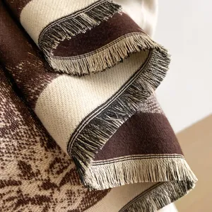 Châle pashmina classique style peinture à l'encre avec motif damassé et franges