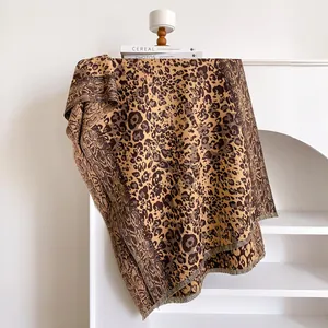 Écharpe jacquard rétro à imprimé léopard et serpent avec de douces franges pour l'hiver