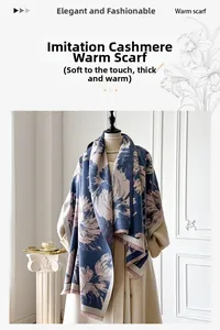 Dettaglio sciarpa floreale in simil cashmere con trama spessa e frange morbide