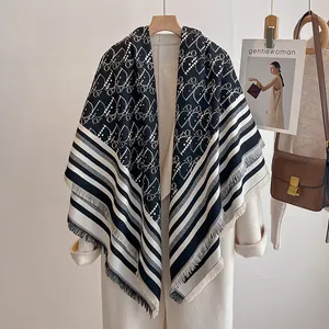 Damen Elegant Kaschmir-Imitat Schal Großer Quadratischer Schultertuch Jacquard Buchstaben Paisley Muster Warmer Quasten Schal Für Den Winter