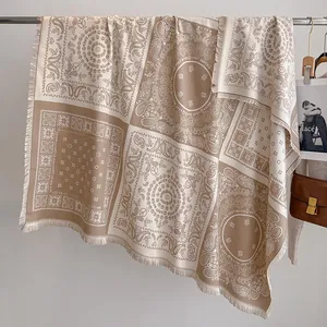 Châle rétro en cachemire avec imprimé cachemire, glands et motifs vintage
