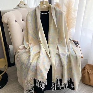 Écharpe bohème à motif cachemire bleu clair et jaune avec bordures à franges