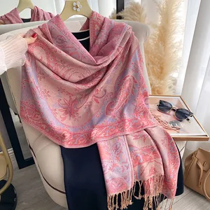 Sciarpa tipo cashmere rosa e viola con motivo paisley e frange eleganti per autunno inverno