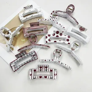 Mollette per capelli in acrilico con motivi a pois e quadretti in vari design rossi