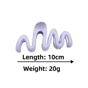Detail view of the 10cm purple wavy hair claw clip showing its length and 20g weight