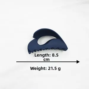 Dettaglio della clip per capelli blu opaco che mostra lunghezza 8,5cm e peso 21,5g