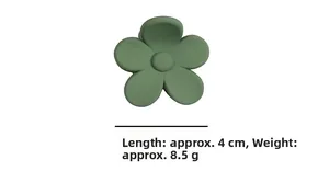 Détail de la pince à cheveux fleur mate verte de 4 cm avec dimensions et poids