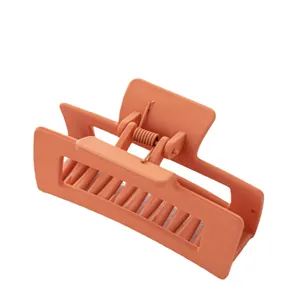 Grande pince à cheveux rectangulaire mate orange brûlé au design ajouré minimaliste