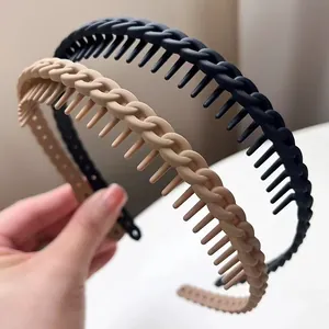 Detail of non-slip toothed headbands in black and khaki with twisted texture finish