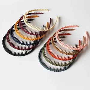 Cerchietti intrecciati in colori Morandi con denti antiscivolo per capelli donna