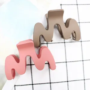 Matte finish M-shaped large shark clips in pink and khaki with wave design