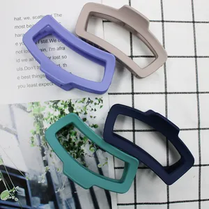 Set di quattro grandi pinze per capelli rettangolari opache nei colori viola e verde