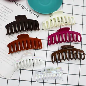 Set di grandi fermagli per capelli minimalisti con finiture opache, floccate e lucide
