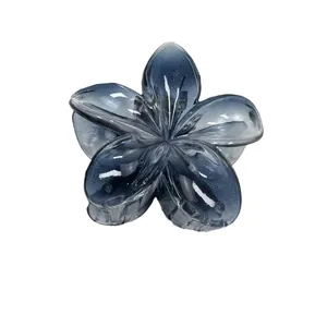 Pince à cheveux fleur de frangipanier dégradé bleu translucide pour style de plage