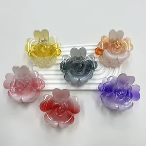 Set di sei mollette per capelli a forma di rosa in acrilico con sfumature colorate