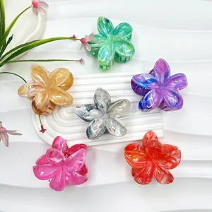 Pinze per capelli a forma di plumeria marmorizzata in sei vivaci colori estivi mare