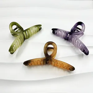 Large Matte Hair Claw Clip For Women Gradient Resin Hair Jaw Clip Minimalist Twisted Ribbon Style Hair Styling Accessory