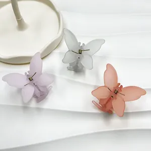 Trois pinces à cheveux papillon mates en blanc, lilas et rose avec ressorts en métal