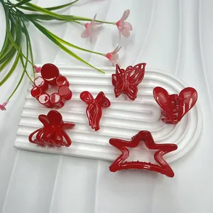 Lot de 6 petites pinces à cheveux rouges avec formes cœur et papillon sur fond blanc