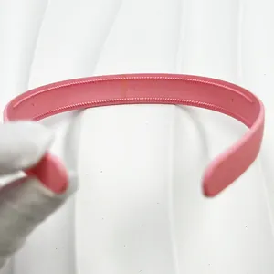 Cerchietto rosa Morandi con denti antiscivolo interni per una tenuta sicura e stabile