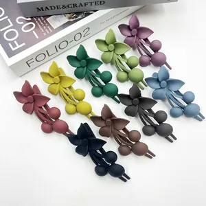 Set di otto fermagli per capelli a forma di fiore opaco in vari colori eleganti e chic