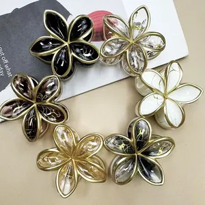 Eleganti mollette per capelli a forma di plumeria con finiture in metallo spazzolato
