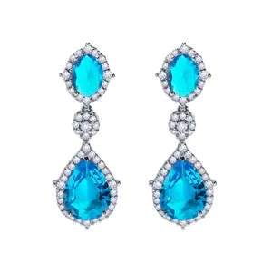 Elegante zilveren druppeloorbellen met peervormige blauwe zirkonen en fonkelende kristallen